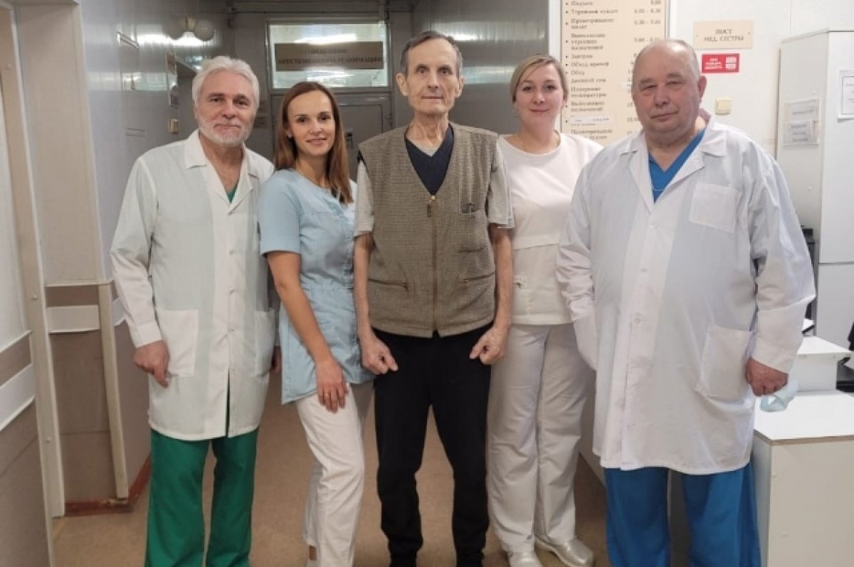    Челябинские хирурги удалили пациенту желчный камень размером с миндаль