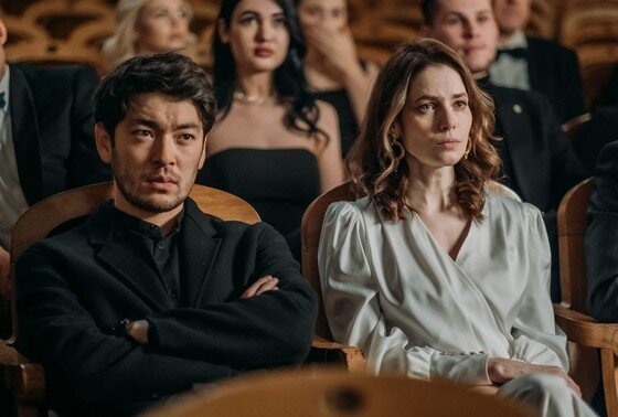    Кадр из сериала «Престиж». Актеры Аскар Ильясов, Юлия Снигирь