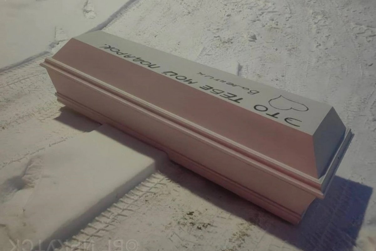    У Анны есть десятилетняя дочь, женщина воспринимает «подарок» как угрозу убийством.