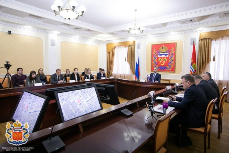    Денис Паслер предложил доработать проект по благоустройству Комсомольской площади Орска Белов Михаил Александрович