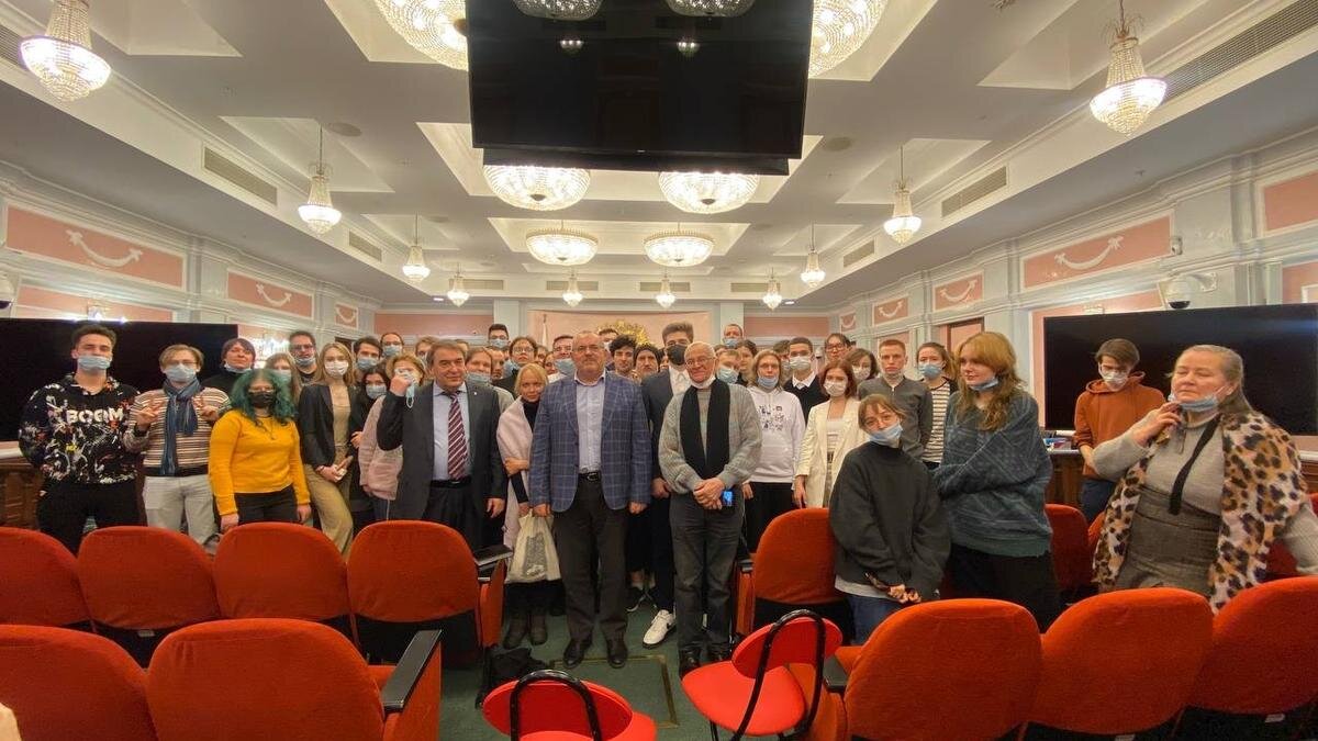 решил остаться с женой. спокойной ночи анекдоты смешные. муж жене. статусы про отношения. решил остаться с женой.