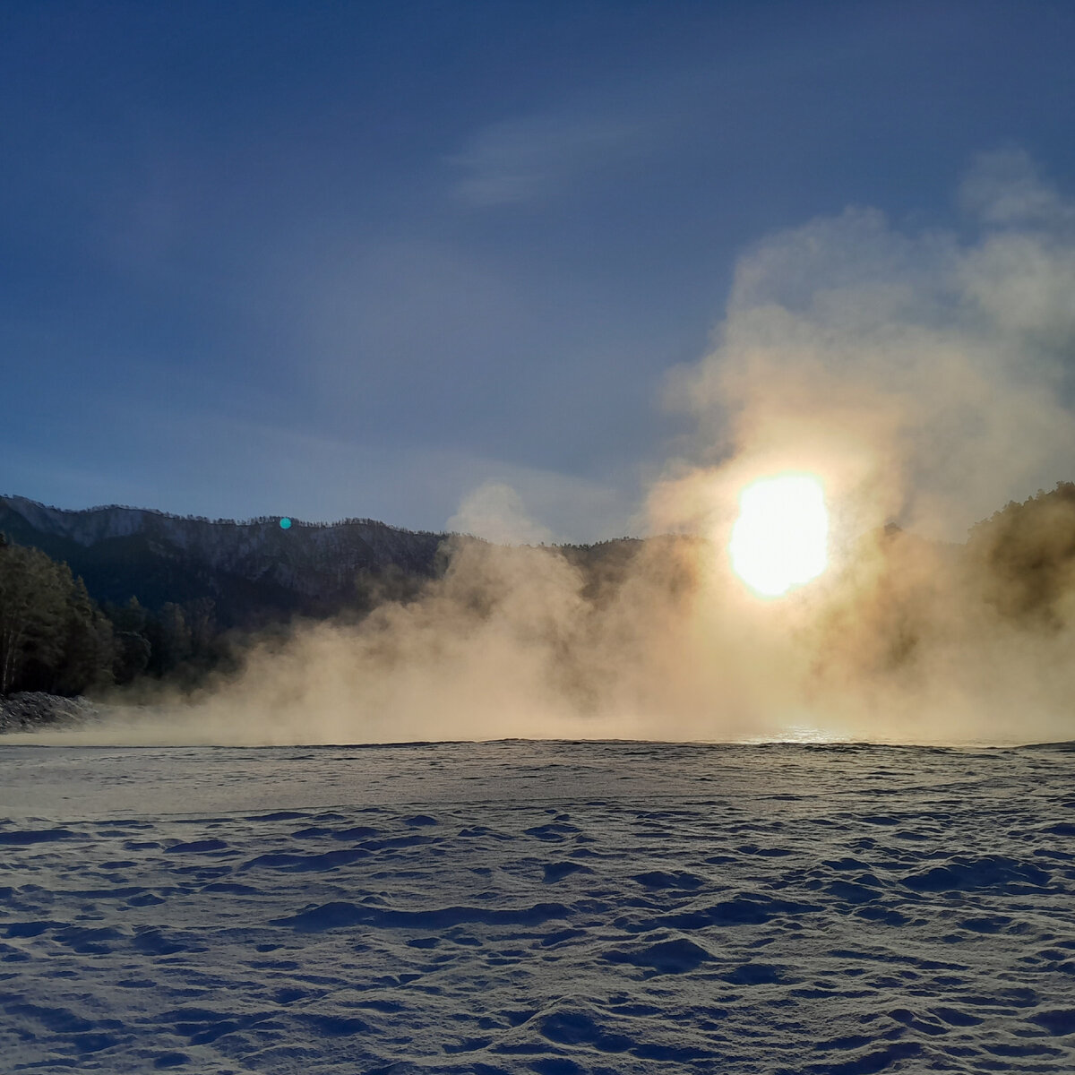 Солнце встаёт над великой Катунью. 