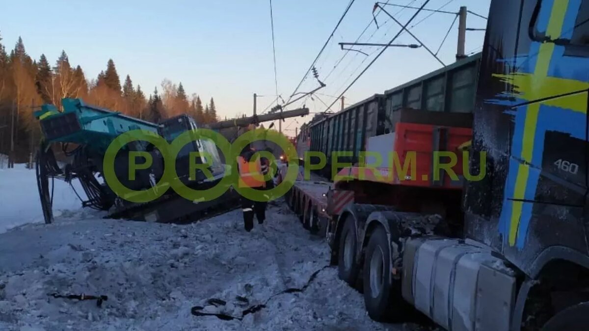 Из-за столкновения грузовика и поезда в Прикамье опаздывает один  пассажирский поезд | Properm.ru | Дзен