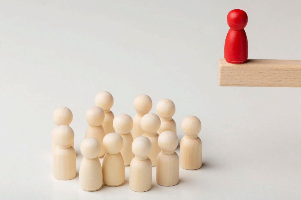 Image by <a href="https://www.freepik.com/free-photo/still-life-business-roles-with-various-pawns_24749537.htm#query=%D0%BB%D0%B8%D0%B4%D0%B5%D1%80&position=26&from_view=search&track=ais&uuid=0504096c-c8bf-4872-9fbd-5b928982cee1">Freepik</a>