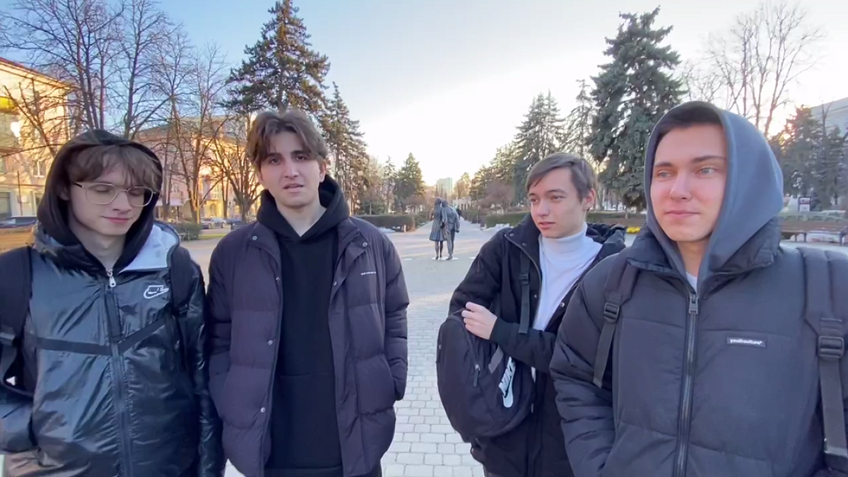    Мужчины рассказали, что хотят на 23 февраля Фото: телеканал Краснодар