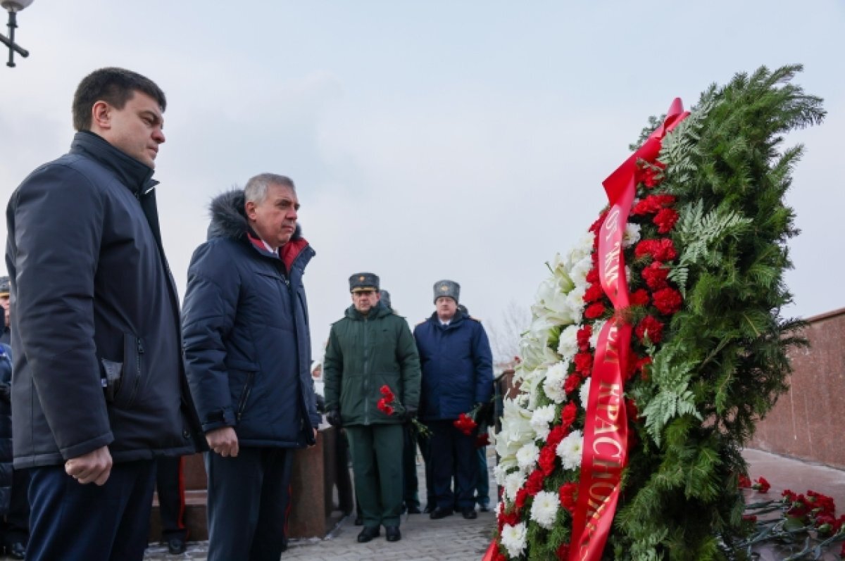    В Красноярске возложили цветы к памятнику воинам-интернационалистам