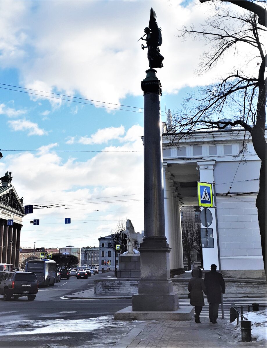 Вид на Манеж со стороны Конногвардейского бульвара /фото из личного архива/