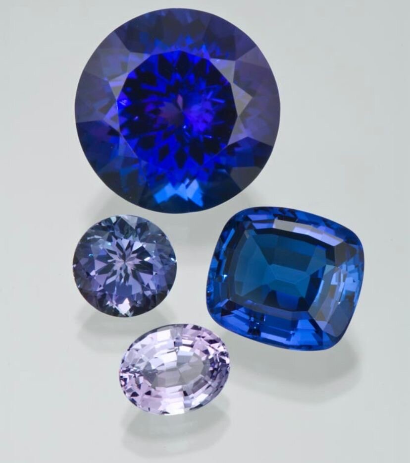 Танзаниты разных огранок и оттенков