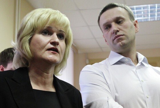    Оппозиционер Алексей Навальный и его адвокат Ольга Михайлова