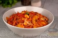 Рагу с овощами и курицей – непритязательное, но очень аппетитное второе блюдо. Мясо куриных бёдрышек, консервированная фасоль и картошка выступают сытной основой, а белокочанная капуста добавляет сочность и нежную текстуру. Томатная паста и острый перец сбалансируют вкус.