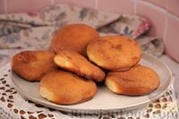 Эти полые булочки, покрытые кофейной корочкой, заглянули к нам из Малазии (во всяком случае, так утверждается в кулинарном сегменте рунета). Изначально булочки были заполнены сливочным маслом, но до готовности булочек начинка не дотянула - растаяла внутри и смазала собой дрожжевое тесто. Для кофейного хрустящего покрытия отдельно замешивается ещё одно тесто - бездрожжевое и попроще.