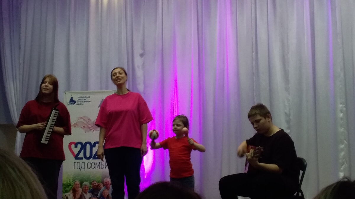 Семейный квартет с песней "Доброта" 