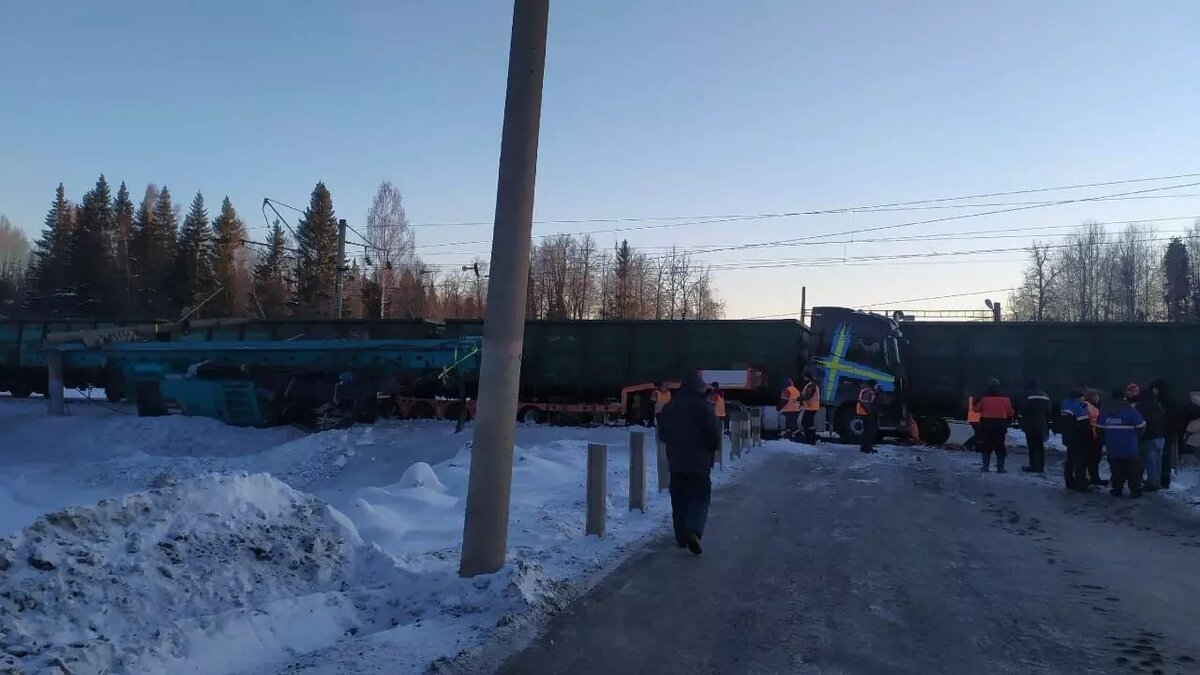 Время отставания поезда Москва-Барнаул из-за аварии в Прикамье достигло  трех часов | Properm.ru | Дзен