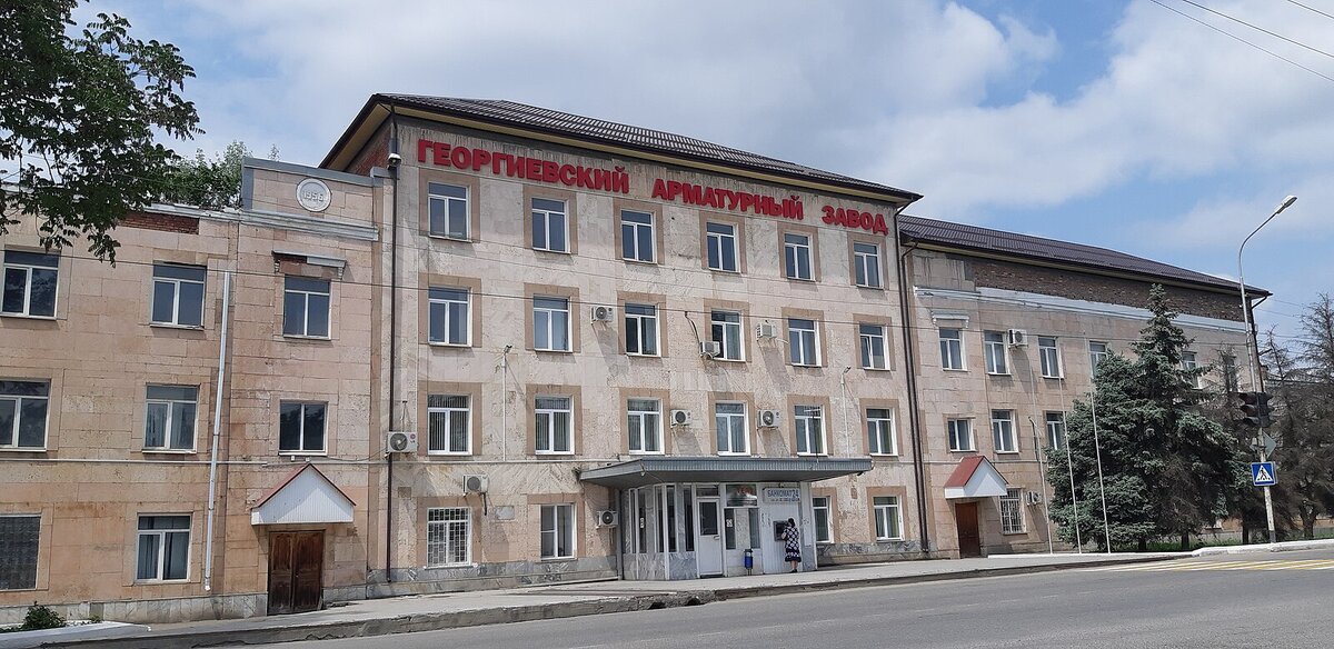 Работает по нынешний день,но переименован как ГЕАЗ.