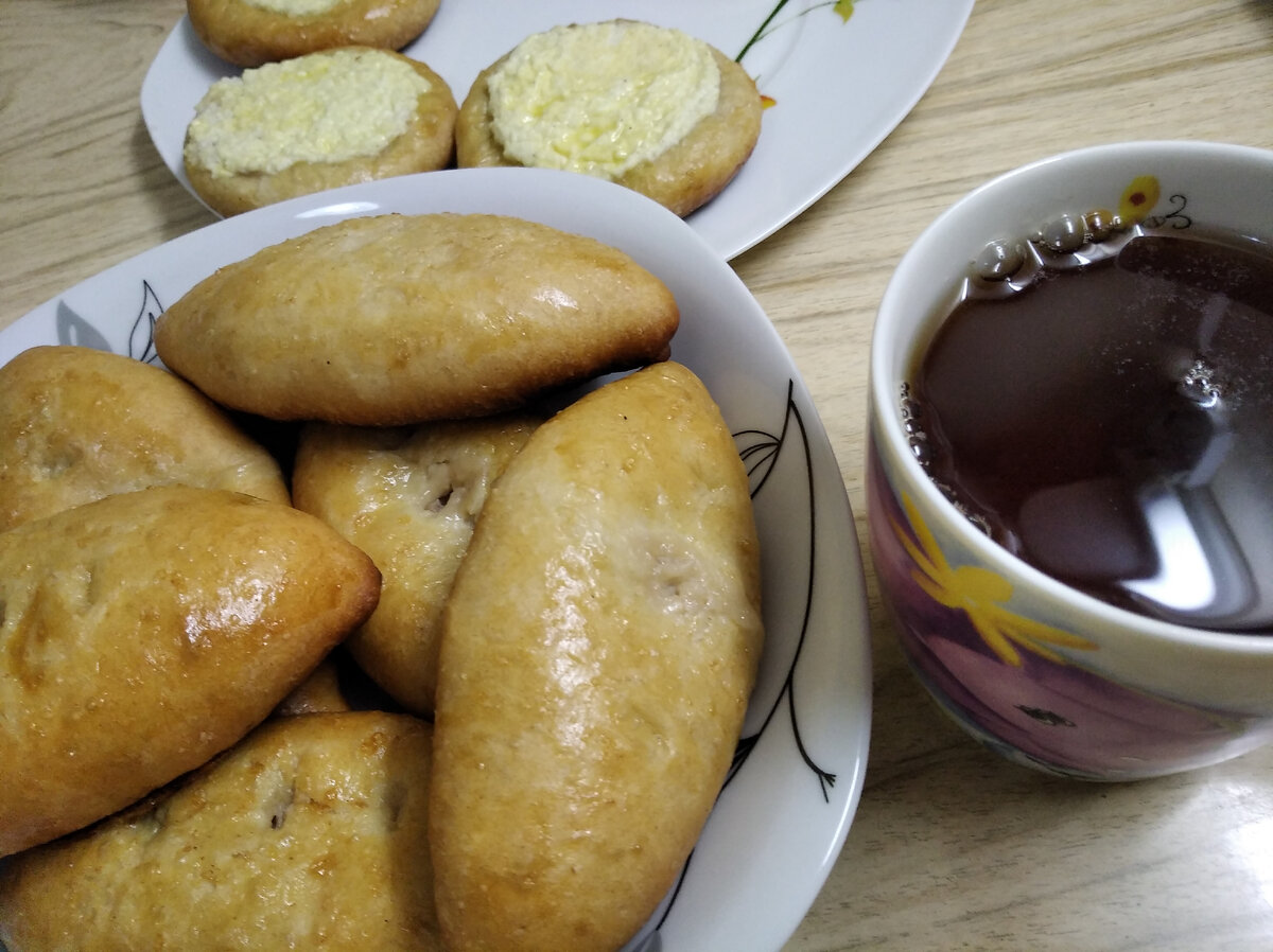 повар женщина. тома готовит дома. красивая кухня готовка. человек готовит. тома готовит дома.