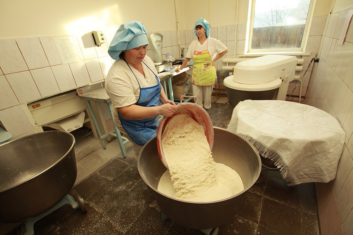 Мучной цех. Фото из интернета, но похоже. Источник: ampravda.ru