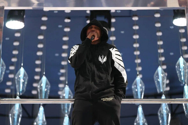    Рой Джонс-младший вышел в костюме из капсульной коллекции клуба «Архангел Михаил»