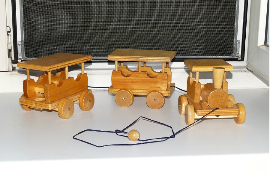 Игрушка деревянная паровозик. Игрушка деревянная паровозик. Паровозик из дерева. Игрушка деревянная паровозик. Томик паровозик паровозик деревянный.