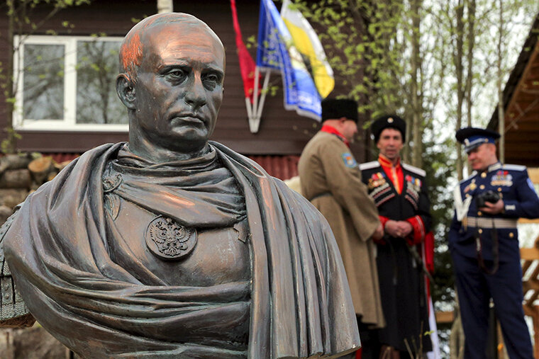 Памятник Путину в образе Римского императора у установлен где-то под Питером. 
