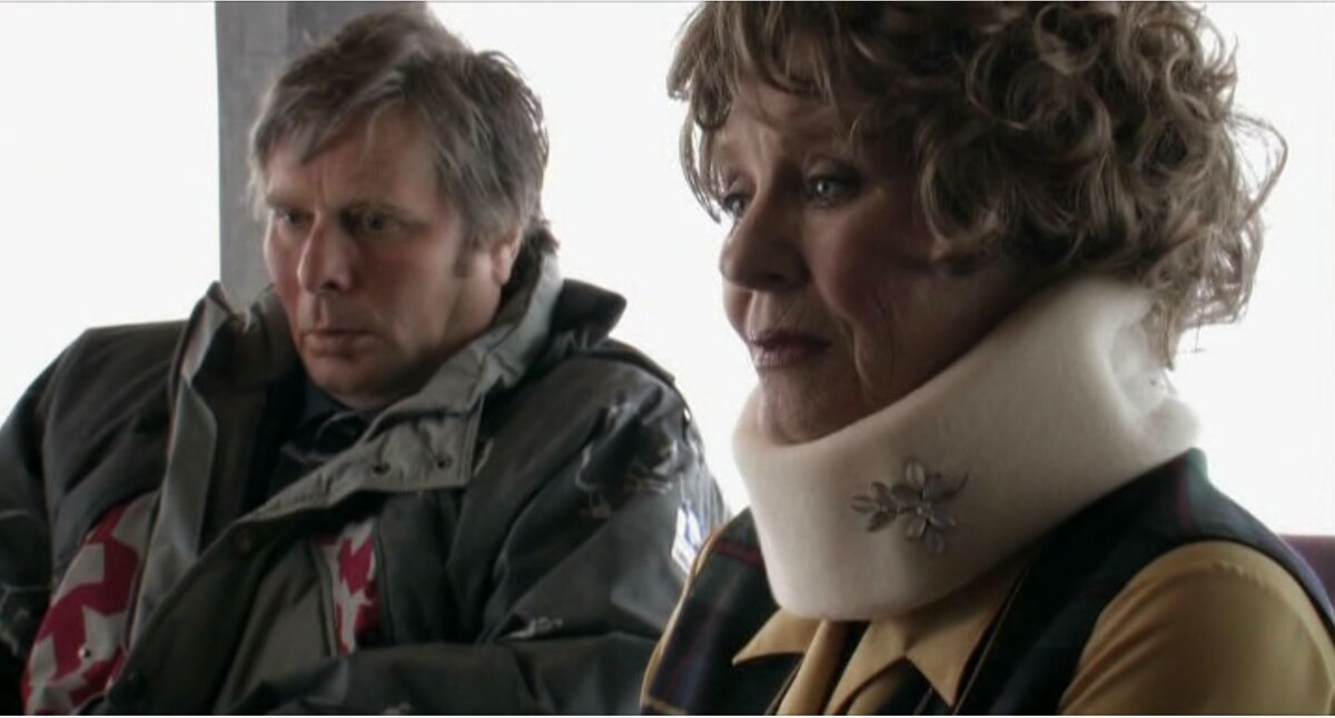 Лиллимор, которая очень обижена на жизнь, и Асбьёрн, который после инсульта еле шевелится