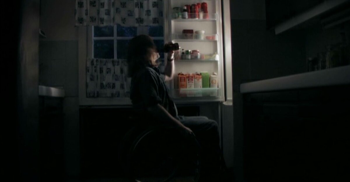 Гейр пьёт, смотрит мрачные фильмы про войну и не хочет общаться