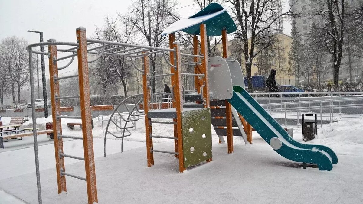     Жители поселка Борисоглебское в Авиастроительном районе Казани потребовали оборудовать спортивную площадку. На запрос горожан ответил глава местной администрации Фанис Нурмухаметов. Тематику затронули в ходе отчета депутатов городской Думы в школе №62.