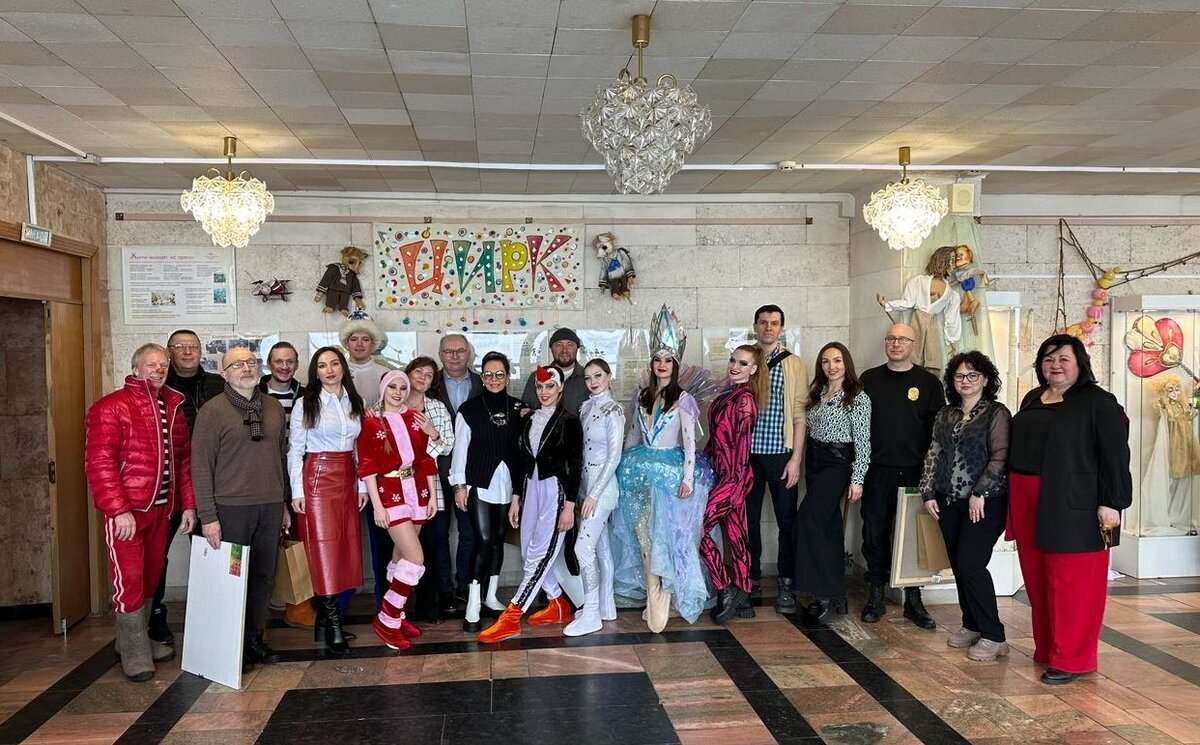 Художники и артисты цирка на открытии пленэра