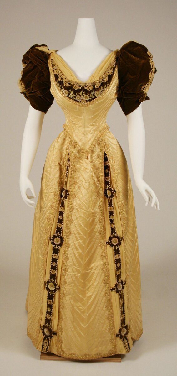 Вечернее платье, 1890-1891 годы. Перед.