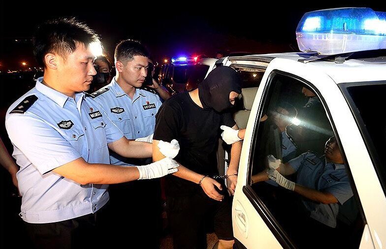 Дальше штраф и депортация из КНР, запрет на въезд в Китай минимум на 5 лет, максимума нет. 