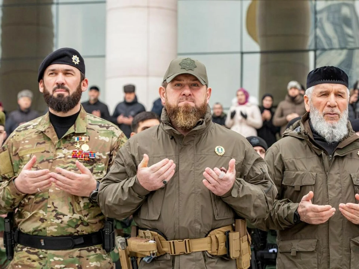 Есть в Российской Федерации благословенные места, где деньги щедро льются рекой, потому что их дает Аллах. Глава Чеченской республики Рамзан Ахматович Кадыров заявил намедни, что в центре г.-7
