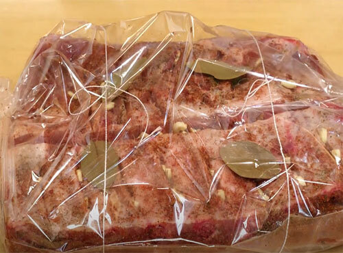 Свиные ребрышки с картошкой в рукаве в духовке - классический рецепт с пошаговыми фото