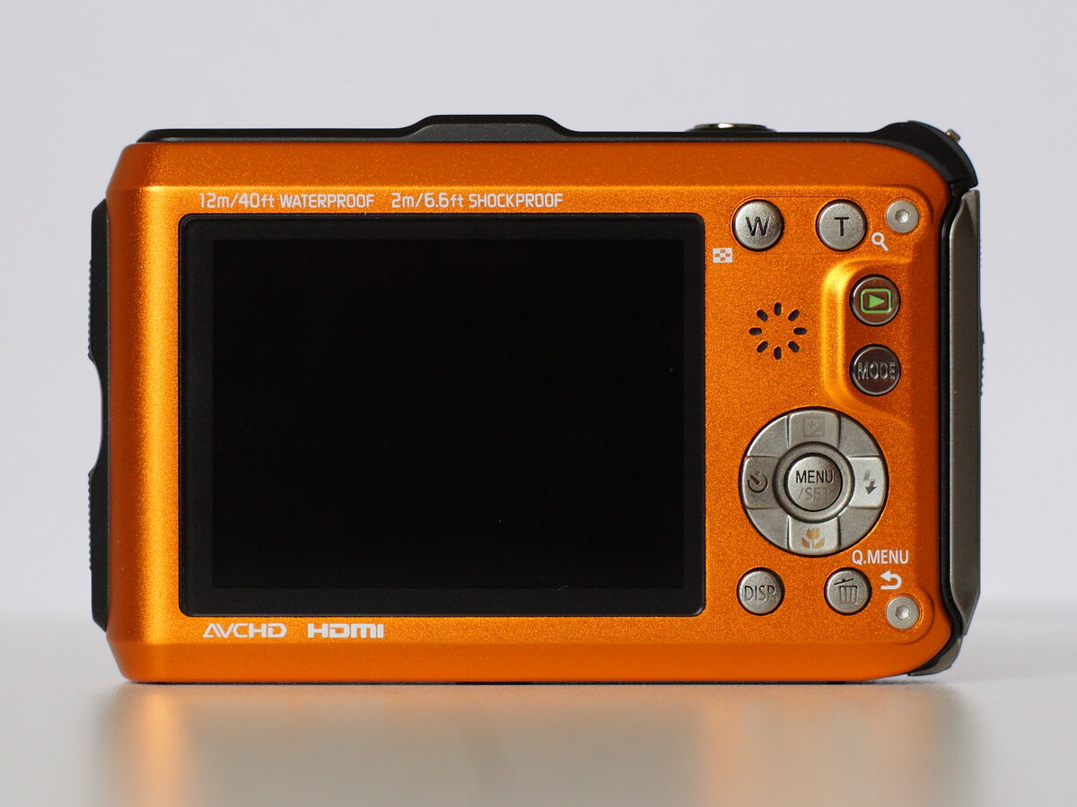 Panasonic LUMIX DMC-FT3, вид сзади.