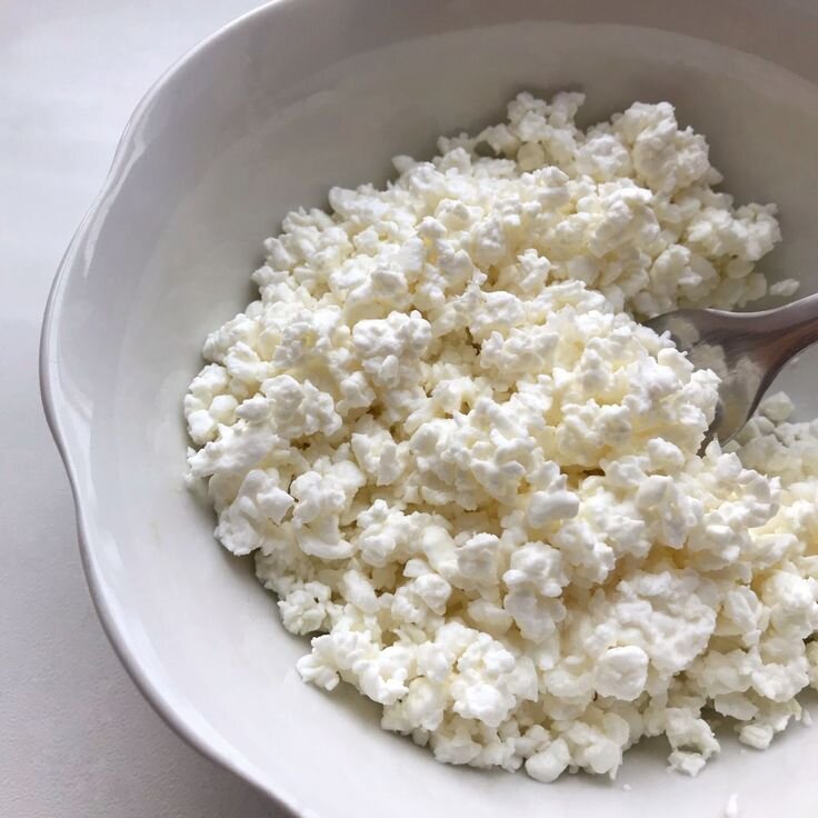 Диета на твороге. Можно ли творожок при похудении. Творог утром и вечером. Творог для похудения. Здоровый завтрак.