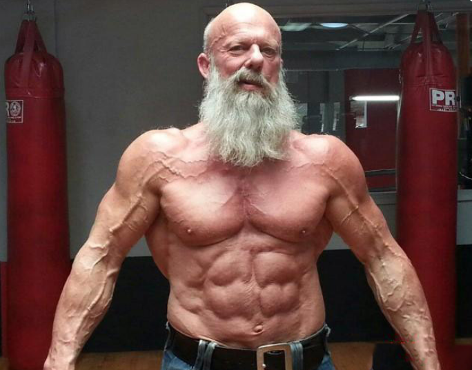 Андреас Калинг, ему уже 71 год. Это его актуальное фото. Возможно он не "банки" качает, а поддерживает свою мужскую систему, чтобы жить без традиционных мужских возрастных болячек. Вообщем, как и рекомендует всем Джордж Фара. В интервью шведскому журналу "Дзюдо рядом" (он бывший дзюдоист), он сказал, что даже не помнит, что такое простуды. Это было к вопросу о его самочувствие в его возрасте. 