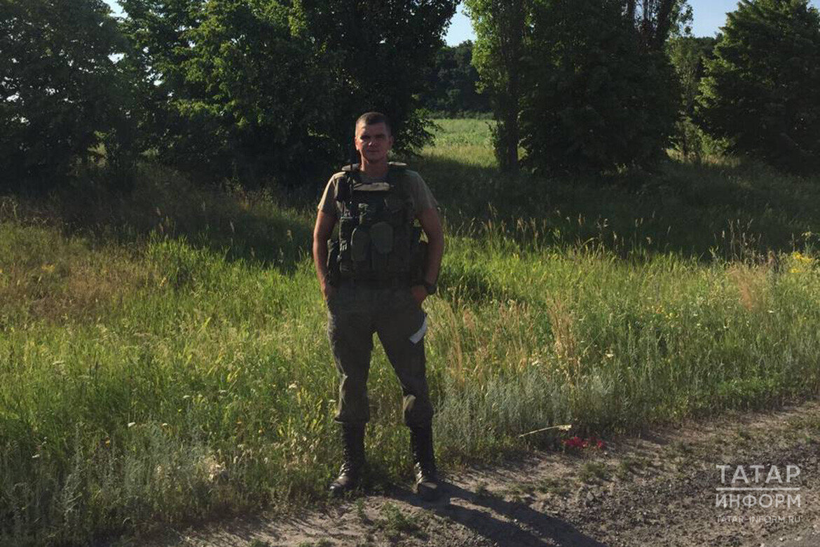 Под командованием начальника штаба отделения артиллерии, майора Айнура Сафиуллина были уничтожены больше полутысячи нацистов, десятки единиц вражеской техники. Фото: из семейного архива Сафиуллиных