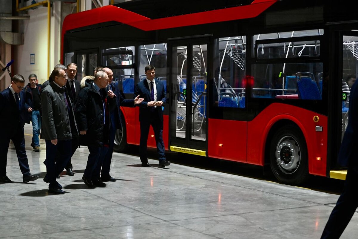 Президенту показали возможности новой машины.  Фото: Предоставлено ДИП
