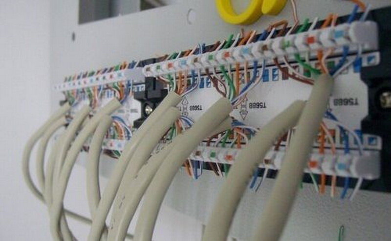 Прокладка и монтаж интернет кабеля в квартире в Москве: советы и инструкции
