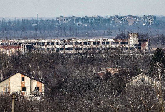    Вид на разрушенный донецкий аэропорт и Авдеевку с территории ДНР