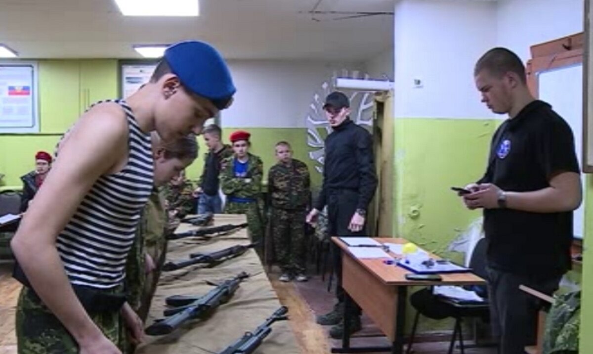    В Курске прошли соревнования "Равнение на храбрых"