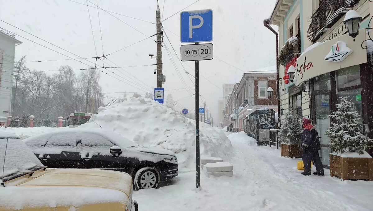     В Ижевске обновят систему платных парковок и их внешний вид.
