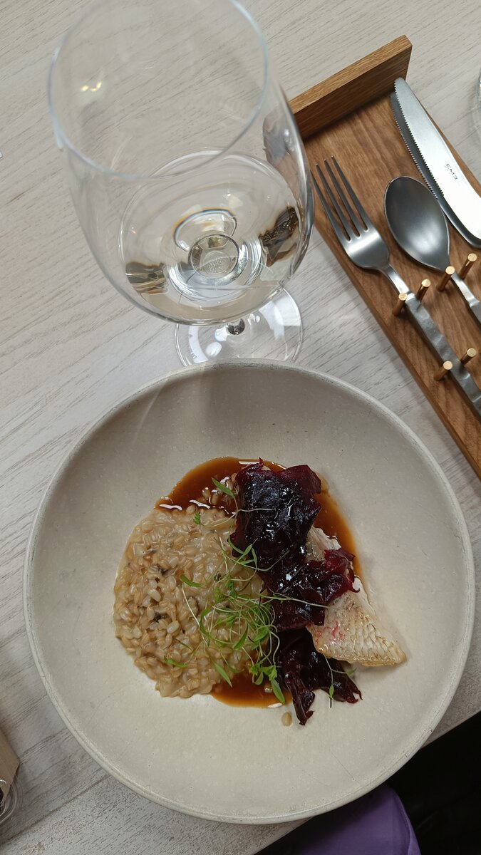 Предновогодний ужин с подружками в ресторане.