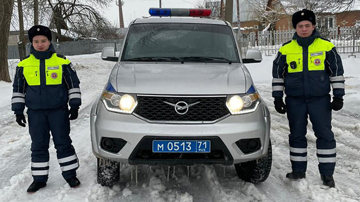 Тульские автоинспекторы помогали большегрузам в условиях непогоды | Вести  Тула | Дзен