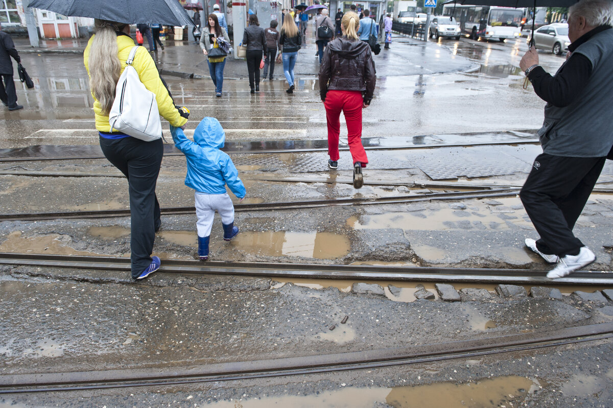    ул. Уральская в районе Цирка Фото: Константин Долгановский
