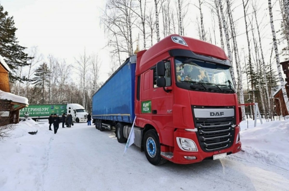    Две фуры с гуманитарной помощью отправились из Екатеринбурга на Донбасс
