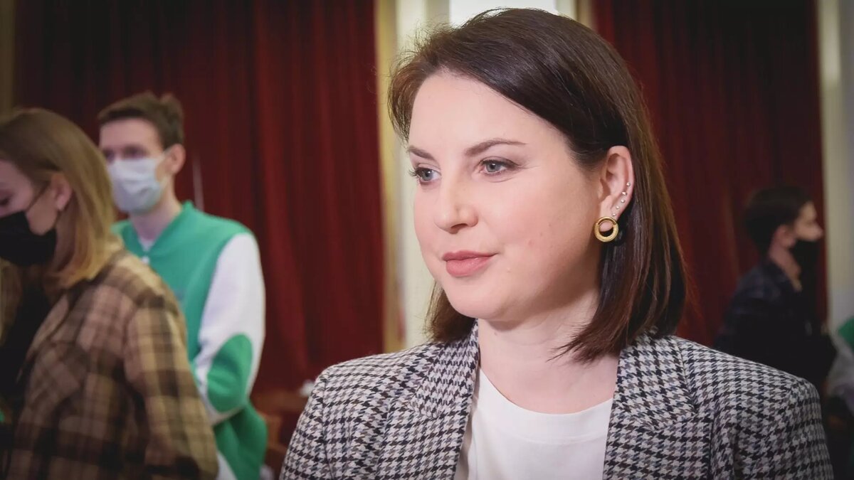     В пятницу, 16 февраля, на катке в ЦПКиО состоится мастер-класс для студентов и школьников. Его для юных волгоградцев проведёт знаменитая фигуристка Ирина Слуцкая.