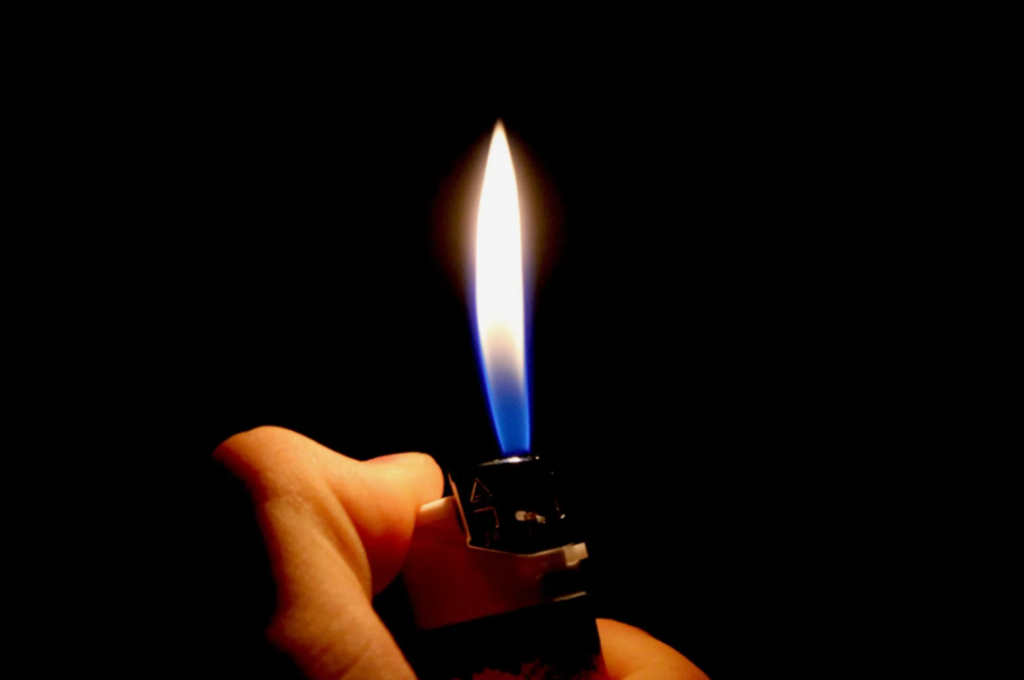 В Жарковском две женщины пытались спалить гараж. Дело направлено в суд