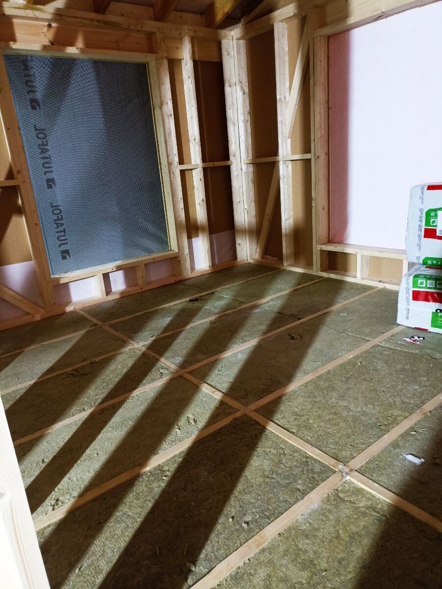 дома. дом будет строительная. стройка частного дома. стройка коттеджа. дом из бруса.