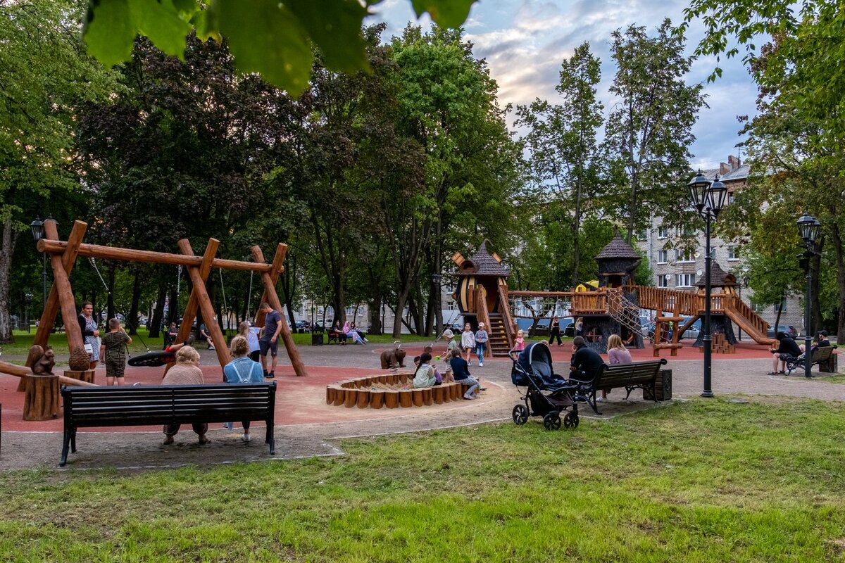 Автор: Древландия. Общий план детского игрового комплекса «Поляна Хоббита» после ввода в эксплуатацию.