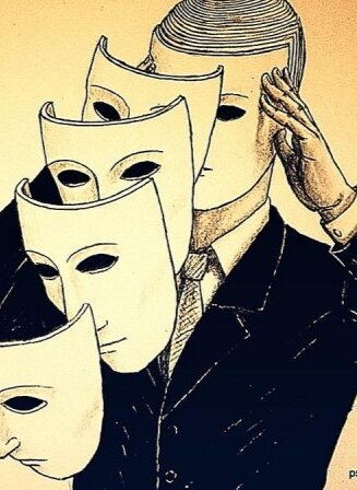 Одно лицо. Но сколько масок... 
