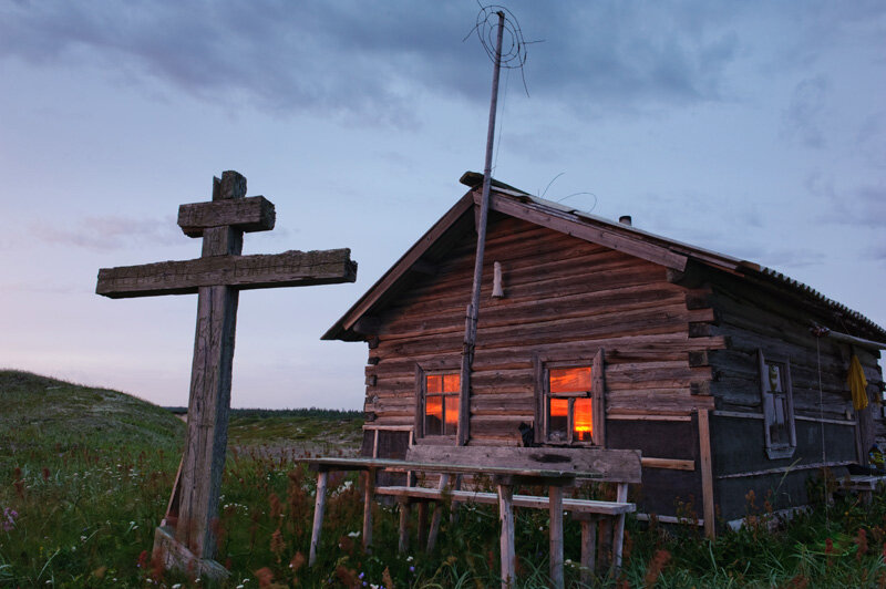Возле рыбацких изб часто стоят кресты тем рыбакам, кто не вернулся 